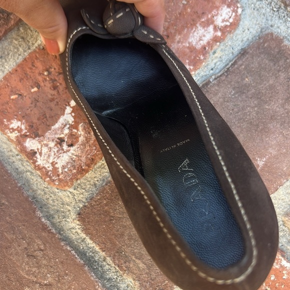 PRADA Vintage Leather Pointed Toe Pumps With Floral Buckle. Size 38.🤎 - Picture 17 of 17